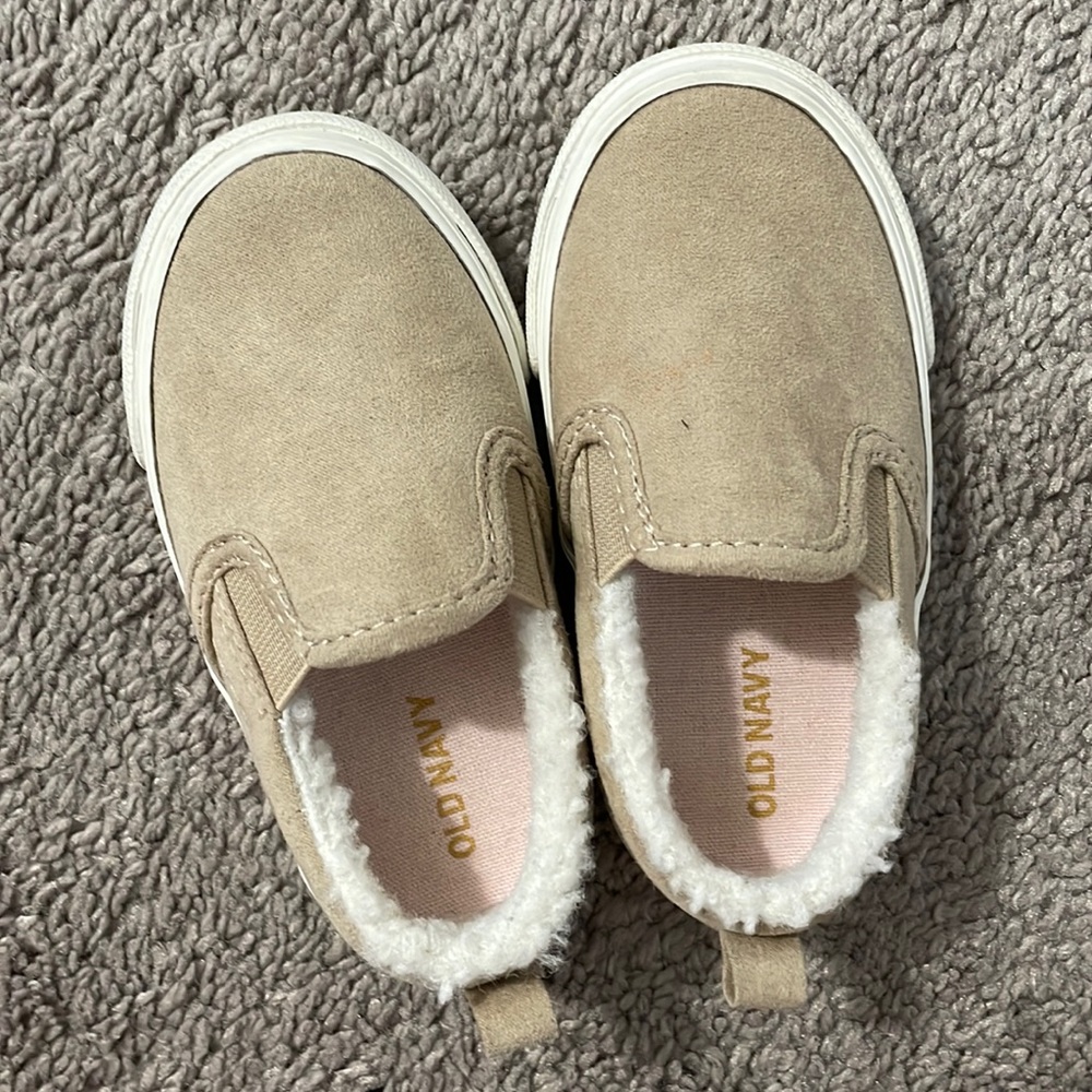 Old navy slip on sneakers, tan, great Condition